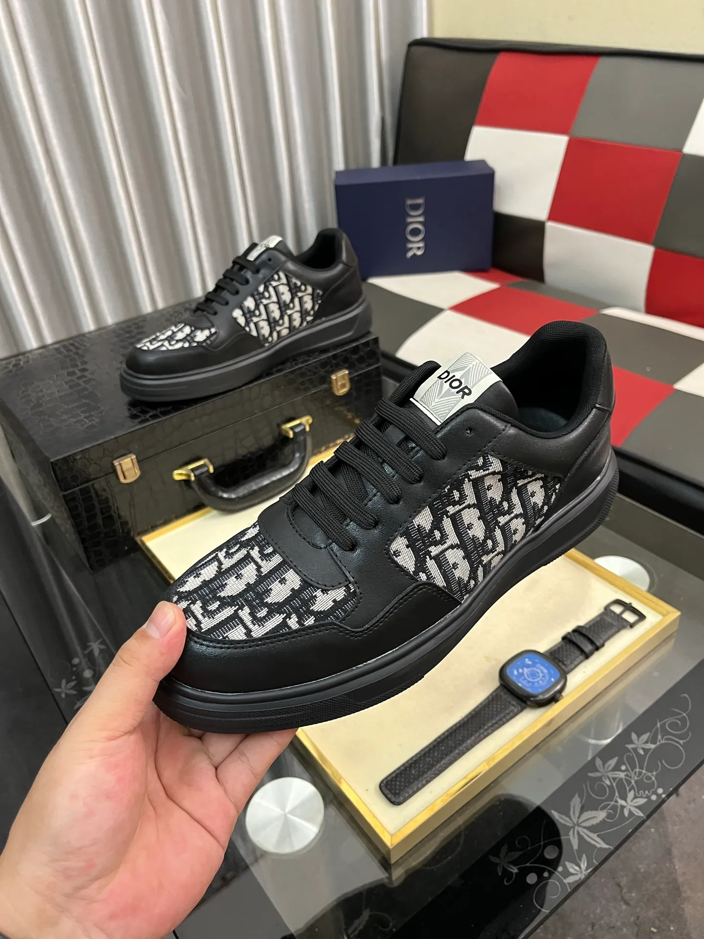 Men's men's shoes 💰420⌚️⌚️Dior unique modern style sneakers. Counter purchasing 🏃casual leather shoes😍😍 original cowhide leather imported from Italy (refuses to discolor and grind feet) soles: original soles specially provided by the original factory, super cool 😍breathable when walking 👍 style design ⚠️ super comfortable and wear-resistant original soles. Just like shooting the real thing 🎬The real thing is better Code number: 38-442️⃣Colors available